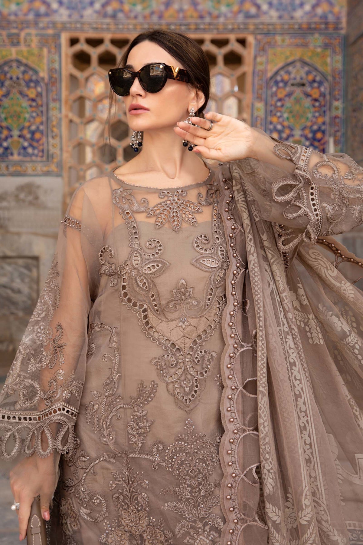 Maria.B Luxe Lawn - D-2303-B - Luxury Eid Lawn 2023 - Spring Summer 2023 - Shahana Collection UK